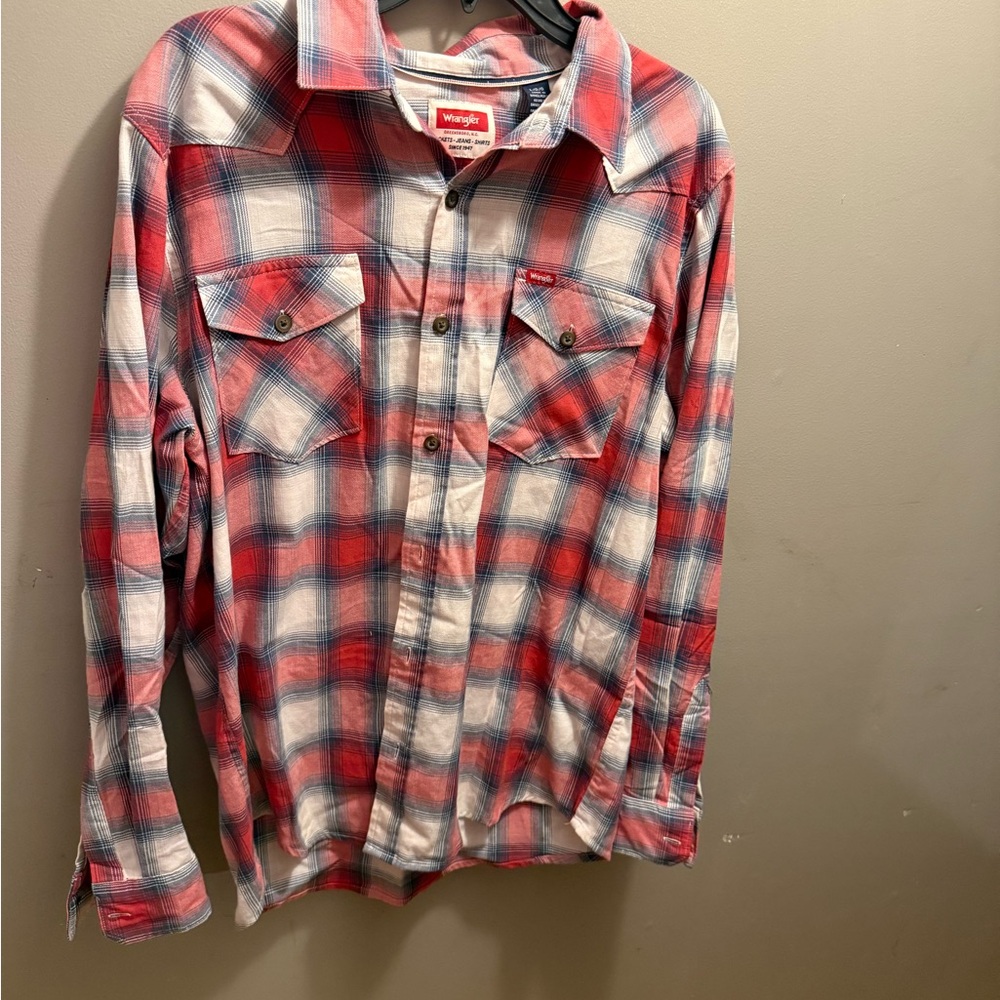 Wrangler Men's Red and Blue Plaid Button-Down Shirt